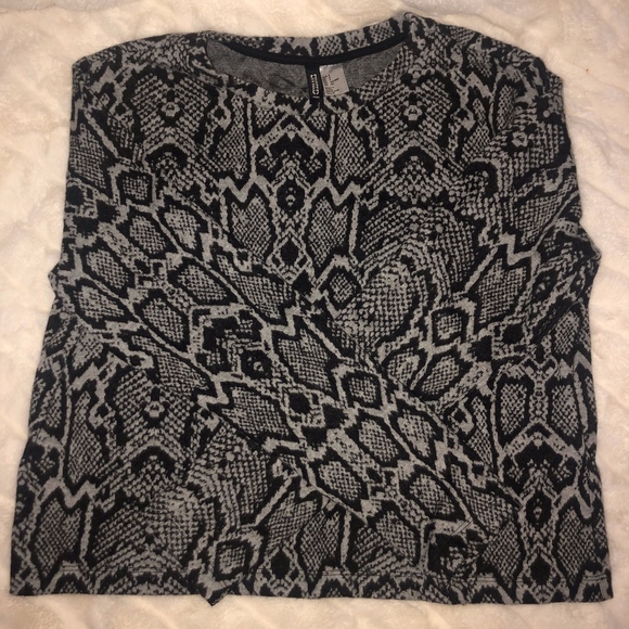 H&M Sweaters - Cropped snakeskin print soft sweater H&M Sweaters - Cropped snakeskin print soft sweater